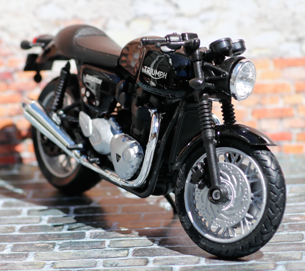 Welly Triumph Thruxton 1200